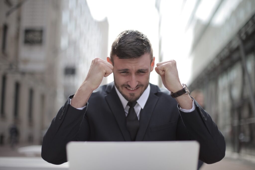6 ways to streamline compliance in financial services payroll