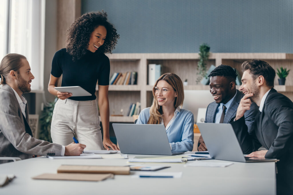 Decorative image. A payroll team meets to discuss the impact of AI in payroll.